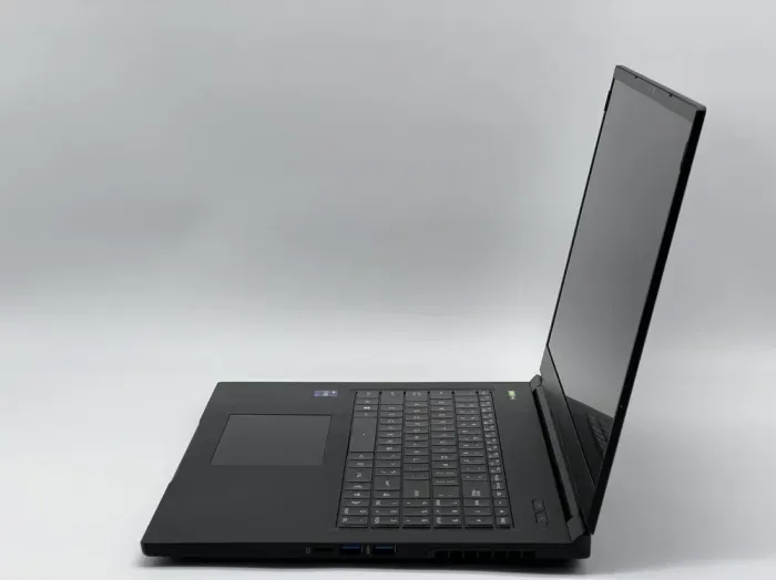 Ігровий ноутбук MainGear Vector Pro 2 MG-VCP2-17I3080T / 17.3" (2560x1440) IPS / Intel Core i9-12900H (14 (20) ядер по 3.8 - 5.0 GHz) / 32 GB DDR5 / 1472 GB SSD / nVidia GeForce RTX 3080 Ti, 16 GB GDDR6, 256-bit / WebCam б/в - зображення 4