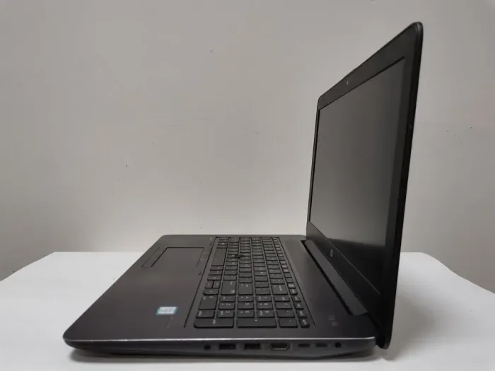 Мобільна робоча станція HP Zbook 15 G3 / 15.6" (1920x1080) IPS / Intel Xeon E3-1505M v5 (4 (8) ядра по 2.8 - 3.7 GHz) / 16 GB DDR4 / 512 GB SSD / nVidia Quadro M2000M, 4 GB GDDR5, 128-bit / WebCam / Windows 10 Pro б/в - зображення 3