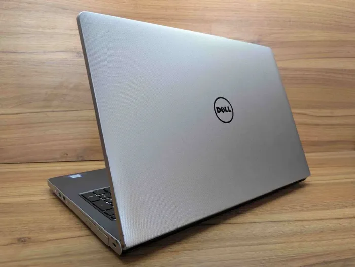 Ноутбук Dell Inspiron 15 5559 / 15.6" (1366x768) TN / Intel Core i5-6200U (2 (4) ядра по 2.3 - 2.8 GHz) / 8 GB DDR3 / 240 GB SSD / Intel HD Graphics 520 / WebCam / Windows 10 б/в - зображення 7