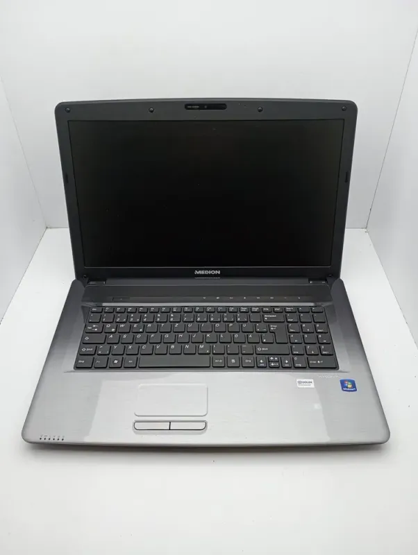 Ноутбук Acer Medion E7222 / 17.3" (1600x900) TN / Intel Core i5-2540M (2 (4) ядра по 2.6 - 3.3 GHz) / 6 GB DDR3 / 120 GB SSD + 500 GB HDD / Intel HD Graphics 3000 / WebCam / АКБ не тримає б/в - зображення 2