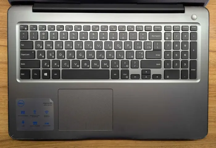 Ноутбук Dell Inspiron 5567 / 15.6" (1920x1080) IPS / Intel Core i7-7500U (2 (4) ядра по 2.7 - 3.5 GHz) / 16 GB DDR4 / 500 GB SSD / AMD Radeon R7 M440, 4 GB DDR3, 64-bit / WebCam / Windows 10 б/в - зображення 3