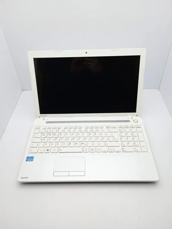 Ноутбук Toshiba C55 / 15.6" (1366x768) TN / Intel Core i5-3230M (2 (4) ядра по 2.6 - 3.2 GHz) / 6 GB DDR3 / 500 GB HDD / Intel HD Graphics 3000 / WebCam б/в - зображення 2