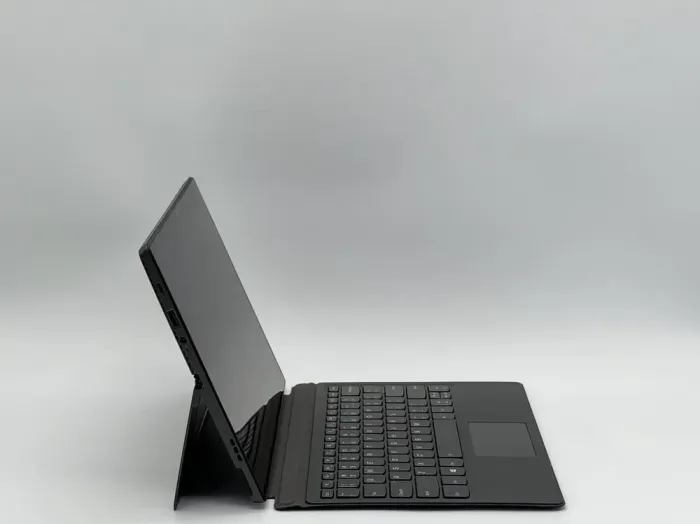 Ноутбук-трансформер Lenovo Miix 520 2-in-1 / 12.2" (1920x1200) IPS Touch / Intel Core i5-8250U (4 (8) ядер по 1.6 - 3.4 GHz) / 8 GB DDR4 / 240 GB SSD / Intel UHD Graphics 620 / WebCam б/в - зображення 3