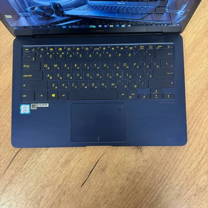Ультрабук Asus ZenBook 3 Deluxe UX490UAR / 14" (1920x1080) IPS / Intel Core i5-7200U (2 (4) ядра по 2.5 - 3.1 GHz) / 8 GB DDR4 / 512 GB SSD NVMe / Intel UHD Graphics 620 / WebCam б/в - зображення 7