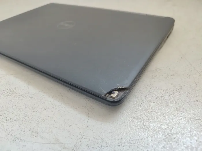 Нетбук Б-клас Dell Latitude E7250 / 12.5" (1366x768) TN / Intel Core i5-5300U (2 (4) ядра по 2.3 - 2.9 GHz) / 8 GB DDR3 / 128 GB SSD / Intel HD Graphics 5500 / WebCam б/в - зображення 3