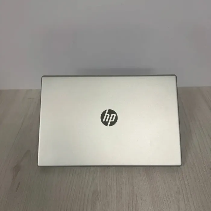 Ультрабук HP 15-fd0445nr / 15.6" (1366x768) TN / Intel Core i5-1235U (10 (12) ядер 3.3 - 4.4 GHz) / 8 GB DDR4 / 256 GB SSD / Intel Iris Xe Graphics / WebCam б/в - зображення 8