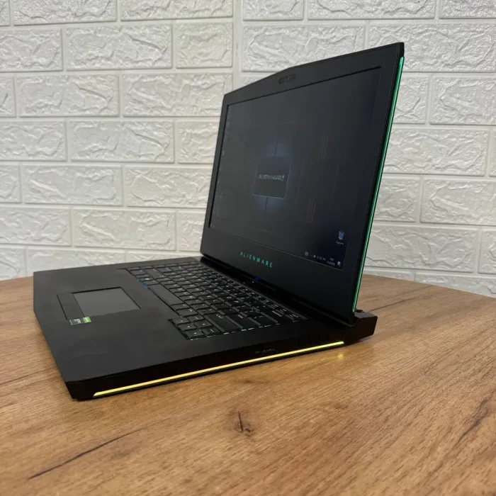 Ігровий ноутбук Dell Alienware 15 R3 / 15.6" (1920x1080) IPS / Intel Core i7-6820HQ (4 (8) ядра по 2.7 - 3.6 GHz) / 16 GB DDR4 / 500 GB SSD / nVidia GeForce GTX 1070, 8 GB GDDR5, 256-bit / WebCam б/в - зображення 5