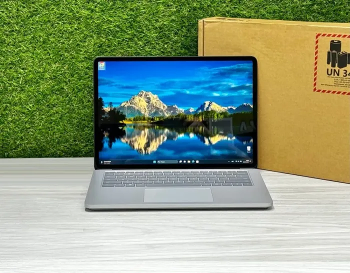 Ігровий ноутбук-трансформер Microsoft SurFace Laptop Studio / 14.3" (2400x1600) IPS Touch / Intel Core i7-11370H (4 (8) ядра по 3.0 - 4.8 GHz) / 32 GB DDR4 / 1000 GB SSD / nVidia GeForce RTX 3050 Ti, 4 GB GDDR6, 128-bit / WebCam / Win 11 Pro б/в - зображення 2