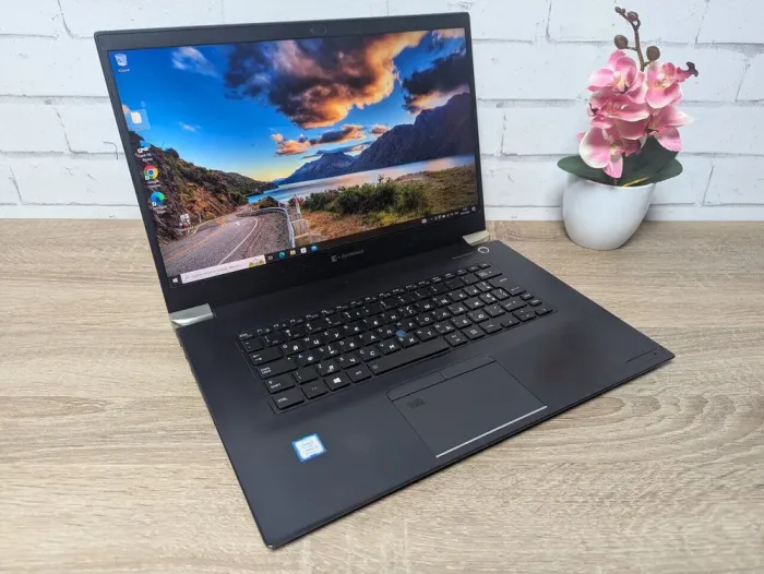 Ноутбук Toshiba Dynabook Tecra X50-F-15P / 15.6" (1920x1080) TN / Intel Core i5-8265U (4 (8) ядра по 1.6 - 3.9 GHz) / 16 GB DDR4 / 256 GB SSD / Intel UHD Graphics / WebCam б/в - зображення 3