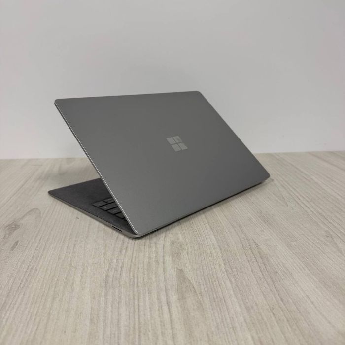 Ультрабук Microsoft Surface Laptop 3 / 13.5" (2256x1504) IPS Touch / Intel Core i5-1035G7 (4 (8) ядра по 1.2 - 3.7 GHz) / 8 GB DDR4 / 256 GB SSD NVMe / Intel Iris Plus Graphics / WebCam б/в - зображення 6