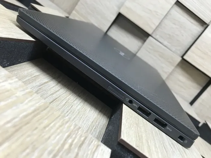 Ультрабук Б-клас Dell Latitude 7410 / 14" (1920x1080) IPS Touch / Intel Core i7-10610U (4 (8) ядра по 1.8 - 4.9 GHz) / 16 GB DDR4 / 256 GB SSD M.2 / Intel UHD Graphics / WebCam / Windows 10 б/в - зображення 6