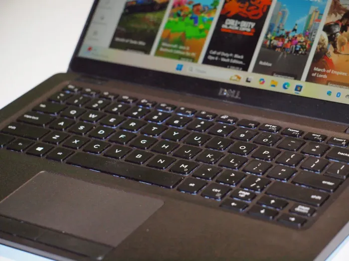 Ноутбук Dell Latitude 5300 / 13.3" (1920x1080) IPS / Intel Core i5-8365U (4 (8) ядра по 1.6 - 4.1 GHz) / 16 GB DDR4 / 256 GB SSD / Intel UHD Graphics / WebCam б/в - зображення 5