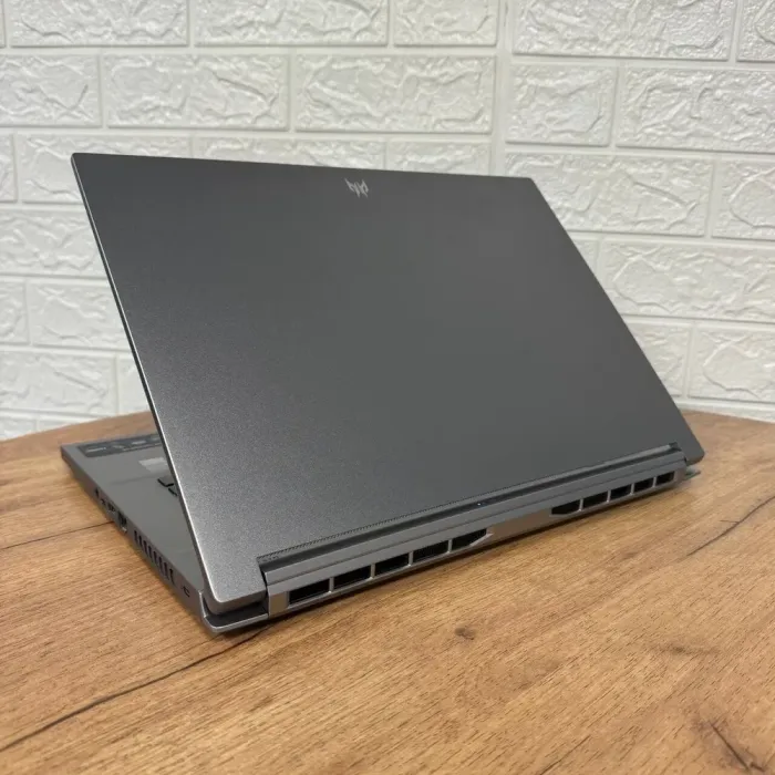 Ігровий ультрабук Acer Predator Triton PT16-51 / 16" (2560x1600) IPS / Intel Core i7-13700H (14 (20) ядер по 2.4 - 5.0 GHz) / 16 GB DDR5 / 1000 GB SSD / nVidia GeForce RTX 4070, 8 GB GDDR6, 128-bit / WebCam б/в - зображення 6