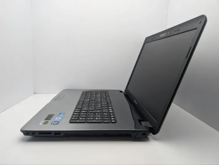 Ноутбук Medion Akoya P7624 / 17.3" (1600x900) TN / Intel Core i5-2450M (2 (4) ядра по 2.5 - 3.1 GHz) / 6 GB DDR3 / 1000 GB HDD / nVidia GeForce GT 630M, 1 GB GDDR3, 128-bit / WebCam / АКБ не тримає б/в - зображення 5