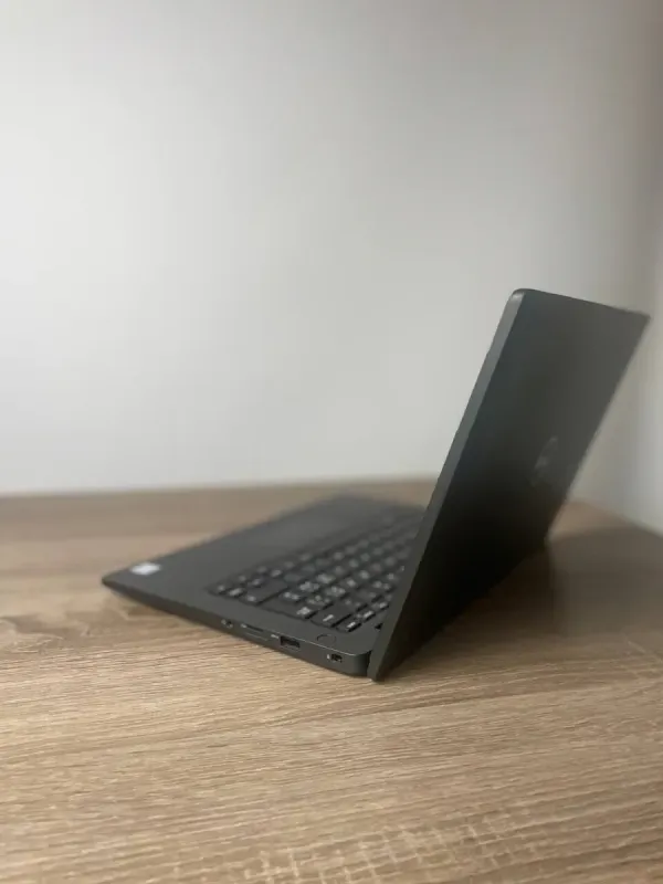 Ультрабук Dell Latitude 7400 / 14" (1920x1080) TN / Intel Core i5-8365U (4 (8) ядра по 1.6 - 4.1 GHz) / 16 GB DDR4 / 500 GB SSD / Intel UHD Graphics / WebCam / Win 10 б/в - зображення 5