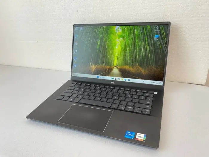 Ноутбук Dell Latitude 5500 / 15.6" (1920x1080) TN / Intel Core i5-8265U (4 (8) ядра по 1.6 - 3.9 GHz) / 16 GB DDR4 / 256 GB SSD / Intel UHD Graphics / WebCam б/в - зображення 2