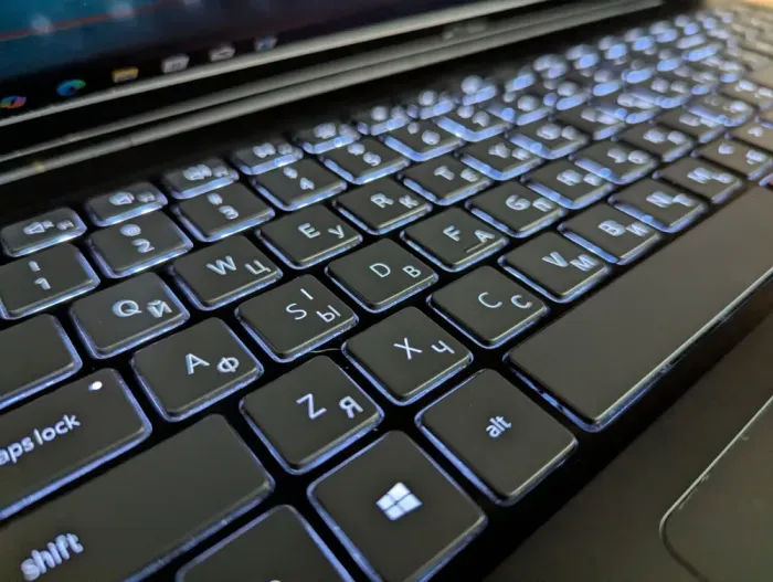 Ультрабук Dell Vostro 5590 / 15.6" (1920x1080) IPS / Intel Core i5-10210U (4 (8) ядра по 1.6 - 4.2 GHz) / 16 GB DDR4 / 512 GB SSD / Intel UHD Graphics / WebCam / Windows 10 б/в - зображення 6