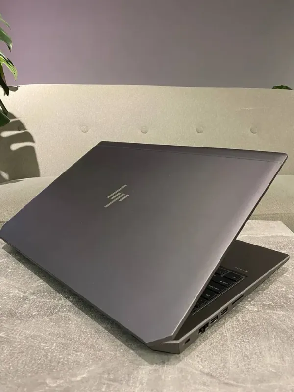 Мобільна робоча станція Б-клас HP ZBook 15 G5 / 15.6" (1920x1080) IPS / Intel Core i7-8750H (6 (12) ядер по 2.2 - 4.1 GHz) / 16 GB DDR4 / 512 GB SSD M.2 / Quadro P2000, 4 GB GDDR5, 128-bit / WebCam б/в - зображення 3