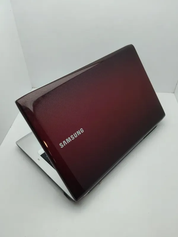 Ноутбук Samsung R730 / 17.3" (1600x900) TN / Intel Core i5-520M (2 (4) ядра по 2.4 - 2.93 GHz) / 6 GB DDR3 / 320 GB HDD / Intel HD Graphics / WebCam б/в - зображення 8