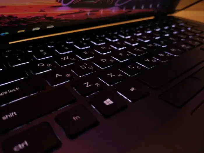 Ультрабук Б-клас Dell Latitude 5400 / 14" (1920x1080) IPS / Intel Core i5-8265U (4 (8) ядра по 1.6 - 3.9 GHz) / 16 GB DDR4 / 512 GB SSD / Intel UHD Graphics 620 / WebCam / Windows 10 б/в - зображення 7