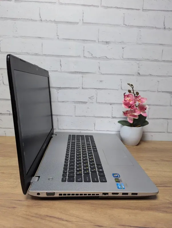 Ноутбук Б-клас Asus N76V / 17.3" (1920x1080) TN / Intel Core i7-3610QM (4 (8) ядра по 2.3 - 3.3 GHz) / 12 GB DDR3 / 128 GB SSD + 750 GB HDD / nVidia GeForce GT 630M, 1 GB GDDR5, 128-bit / WebCam / DVD-ROM б/в - зображення 4