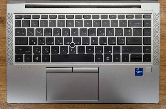 Ультрабук HP EliteBook 840 G8 / 14" (1920x1080) IPS / Intel Core i7-1185G7 (4 (8) ядра по 3.0 - 4.8 GHz) / 16 GB DDR4 / 512 GB SSD / Intel Iris Xe Graphics / TouchID / WebCam / Windows 11 б/в - изображение 3