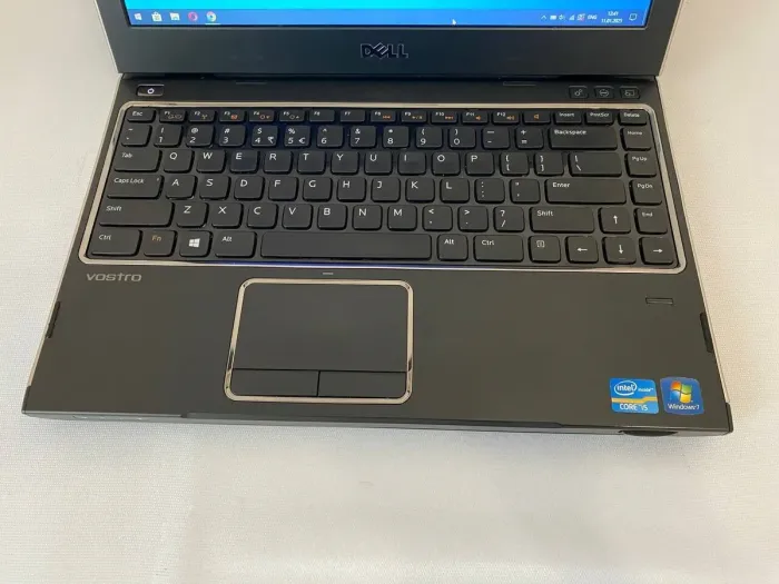 Ноутбук Б-клас Dell Vostro 3350 / 13.3" (1366x768) TN / Intel Core i5-2410M (2 (4) ядра по 2.3 - 2.9 GHz) / 8 GB DDR3 / 240 GB SSD / Intel HD Graphics 3000 / WebCam / DVD-RW / HDMI б/в - зображення 4