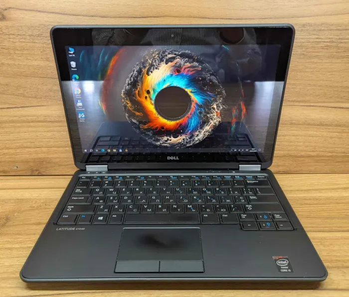 Нетбук Dell Latitude E7240 / 12.5" (1920x1080) IPS Touch / Intel Core i5-4200U (2 (4) ядра по 1.6 - 2.6 GHz) / 8 GB DDR3 / 256 GB SSD / Intel HD Graphics 4400 / WebCam / Windows 10 б/в - зображення 2