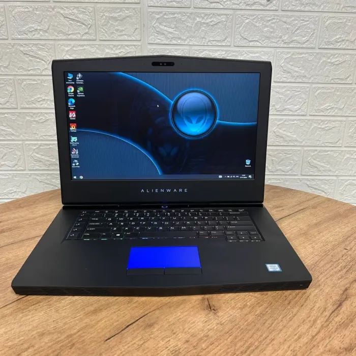 Ігровий ноутбук Dell Alienware 15 R3 / 15.6" (1920x1080) IPS / Intel Core i7-6700HQ (4 (8) ядра по 2.6 - 3.5 GHz) / 16 GB DDR4 / 128 GB SSD NVMe + 1000 GB HDD / nVidia GeForce GTX 1060, 6 GB GDDR5, 192-bit / WebCam б/в - зображення 2