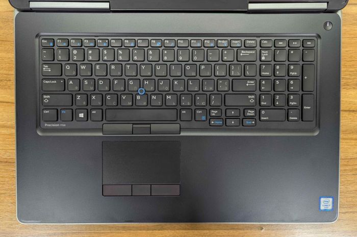 Мобільна робоча станція Dell Precision 7720 / 17.3" (1600x900) TN / Intel Core i7-6820HQ (4 (8) ядра по 2.7 - 3.6 GHz) / 32 GB DDR4 / 480 GB SSD / nVidia Quadro P3000, 6 GB GDDR5, 192-bit / HDMI / Windows 10 б/в - зображення 3