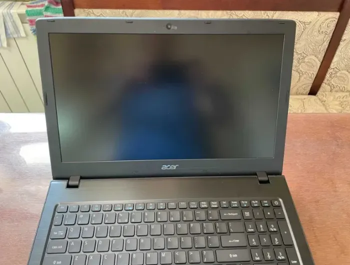 Ноутбук Acer Aspire E5-575G / 15.6" (1920x1080) IPS / Intel Core i5-7200U (2 (4) ядра по 2.5 - 3.1 GHz) / 8 GB DDR4 / 256 GB SSD / Intel HD Graphics 620 / WebCam б/в - зображення 5