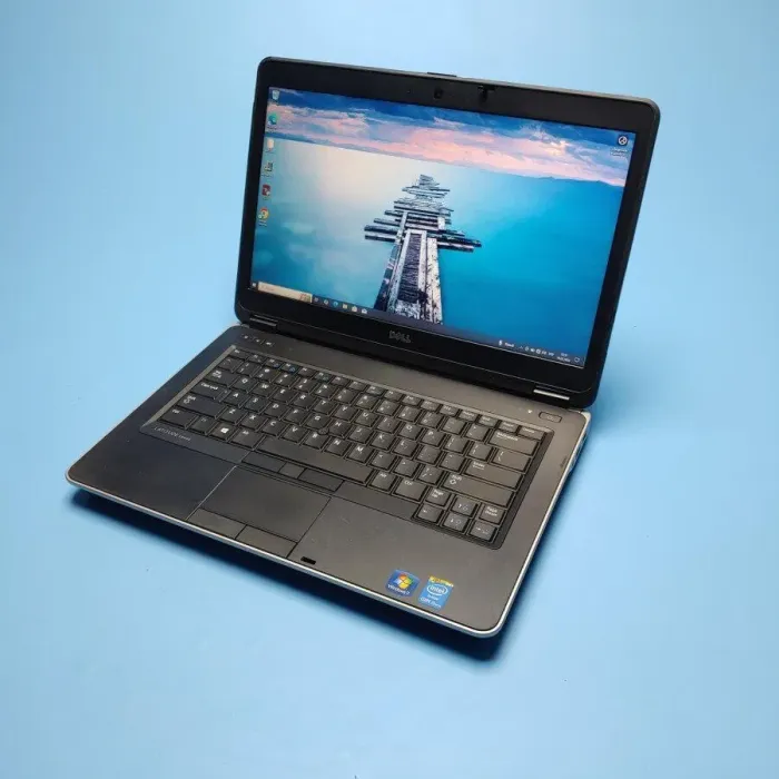 Ноутбук Б-клас Dell Latitude E6440 / 14" (1600x900) TN / Intel Core i5-4300M (2 (4) ядра по 2.6 - 3.3 GHz) / 8 GB DDR3 / 256 GB SSD / Intel HD Graphic 4600 / WebCam / DVD-ROM / Win 10 Pro б/в - зображення 2