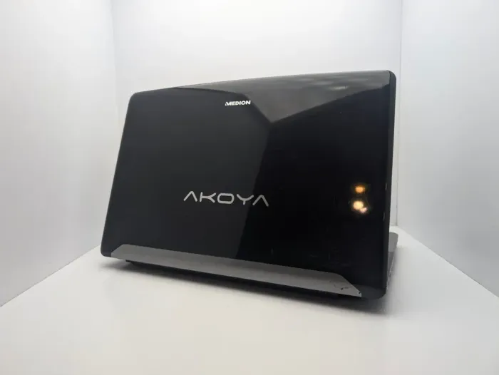 Ноутбук Medion Akoya E7220 / 17.3" (1600x900) TN / Intel Core i3-2310M (2 (4) ядра по 2.1 GHz) / 6 GB DDR3 / 750 GB HDD / Intel HD Graphics / WebCam б/в - зображення 8