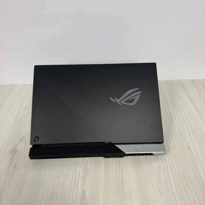 Ігровий ноутбук Б-класу Asus ROG Strix G15 Advantage Edition G513QY / 15.6" (2560x1440) IPS / AMD Ryzen 9 5980HX (8 (16) ядер по 3,3 - 4,8 ГГц) / 16 ГБ DDR4 / 512 ГБ SSD NVMe / AMD Radeon RX 6800M, 12 ГБ GDDR6, 192-біт б/в - зображення 3