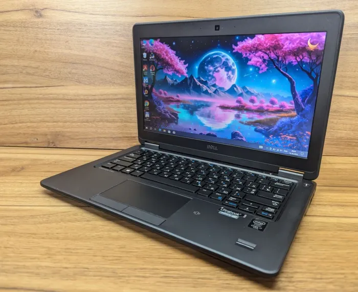 Нетбук Б-клас Dell Latitude E7250 / 12.5" (1366x768) TN / Intel Core i7-5600U (2 (4) ядра по 2.6 - 3.2 GHz) / 8 GB DDR3 / 256 GB SSD / Intel HD Graphics 5500 / WebCam / Fingerprint / Windows 10 б/в - зображення 5
