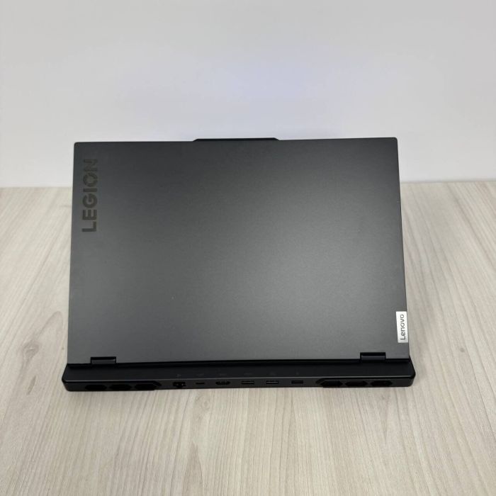 Ігровий ноутбук Б-клас Lenovo Legion Pro 7 16IRX8H / 16" (2560x1600) IPS / Intel Core i9-13900HX (24 (32) ядра по 3.9 - 5.4 GHz) / 32 GB DDR5 / 1000 GB SSD NVMe / nVidia GeForce RTX 4080, 12 GB GDDR6, 192-bit / WebCam б/в - зображення 3