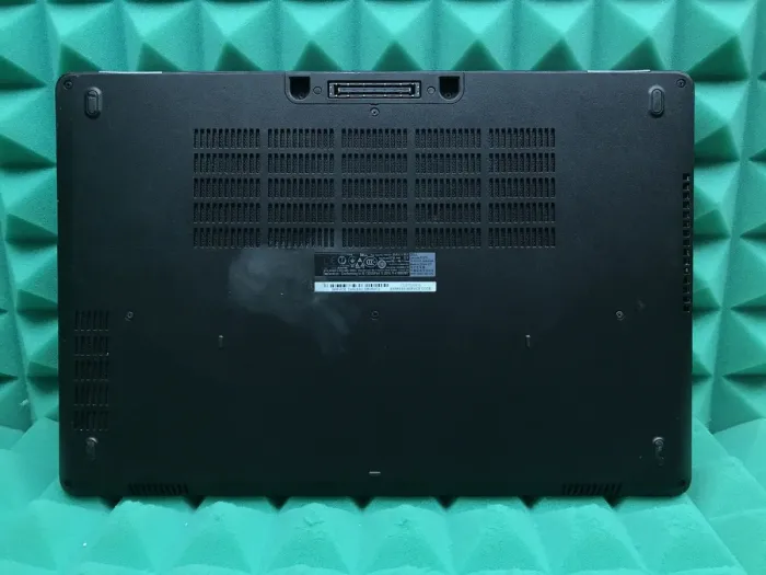 Ноутбук Б-клас Dell Latitude E5570 / 15.6" TN / Core i3-6100U (2(4) ядра по 2.3GHz) / 8GB DDR4 / 256GB SSD / HD Graphics 520 / HDMI / Win 10 б/в - зображення 6