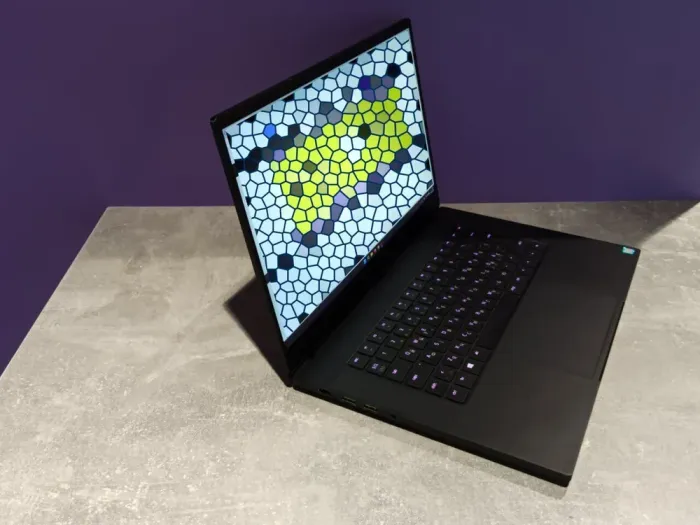 Ігровий ноутбук Razer Blade 15 RZ09-02887N91 / 15.6" (1920x1080) IPS / Intel Core i7-8750H (6 (12) ядер по 2.2 - 4.1 GHz) / 32 GB DDR4 / 960 GB SSD / nVidia GeForce RTX 2070 Max-Q, 8 GB GDDR6, 256-bit / WebCam б/в - зображення 4