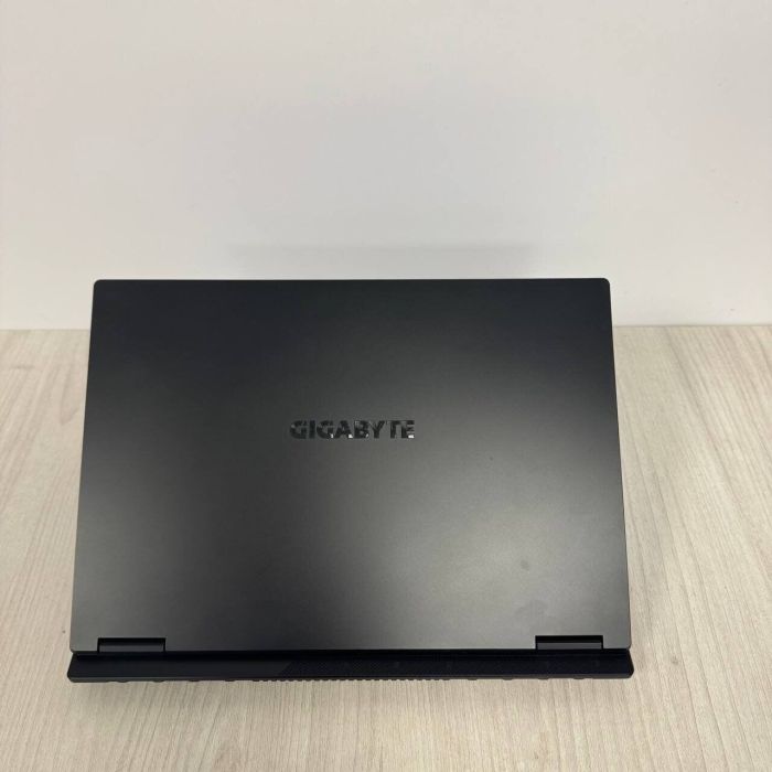 Ігровий ноутбук Gigabyte Gaming A16 CVH / 16" (2560x1600) IPS / Intel Core i7-13620H (10 (16) ядер по 2,4 - 4,9 ГГц) / 32 ГБ DDR5 / 1000 ГБ SSD NVMe / nVidia GeForce RTX 5060, 8 ГБ GDDR7, 128-біт / Веб-камера б/в - зображення 3