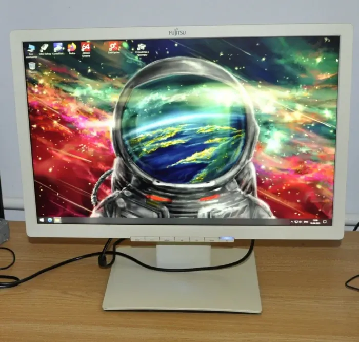 Монітор Б-клас Fujitsu B22W-7 / 22" (1680x1050) TN / USB 2.0, VGA, DVI, DisplayPort / Вбудовоні колонки 2x 1.5W / VESA 100x100 + Кабелі підключення (VGA та живлення) б/в - зображення 2