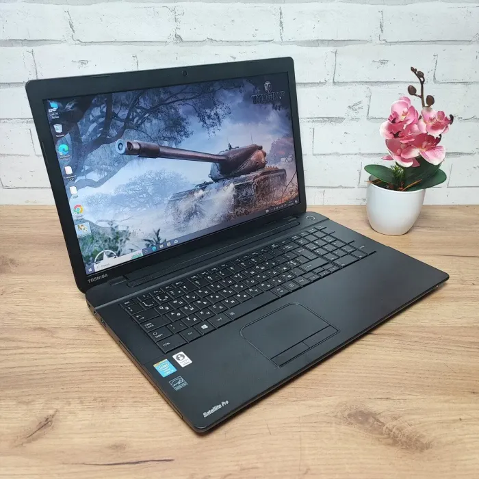 Ноутбук Б-клас Toshiba Satellite C70-B-140 / 17.3" (1600x900) TN / Intel Core i5-4210U (2 (4) ядра по 1.7 - 2.7 GHz) / 8 GB DDR3 / 256 GB SSD / Intel HD Graphics 4400 / WebCam / DVD-ROM б/в - зображення 3