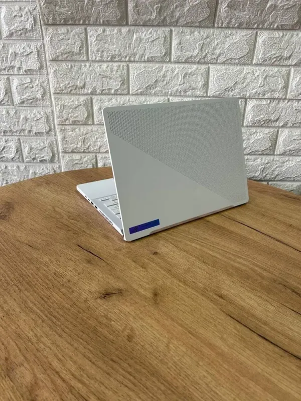 Ігровий ноутбук Asus ROG Zephyrus G14 GA402RJ / 14" (2560x1600) IPS / AMD Ryzen 9 6900HS (8 (16) ядер по 3.3 - 4.9 GHz) / 16 GB DDR4 / 1000 GB SSD / AMD Radeon RX 6700S, 8 GB GDDR6, 128-bit / WebCam б/в - зображення 6