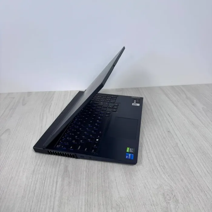 Ігровий ноутбук Б-класу Lenovo Legion 5 15ITH6H / 15,6" (1920x1080) IPS / Intel Core i7-11800H (8 (16) ядер по 2,3 - 4,6 ГГц) / 16 ГБ DDR5 / 512 ГБ SSD NVMe / nVidia GeForce RTX 3070, 8 ГБ GDDR6, 256-біт / Веб-камера б/в - зображення 5