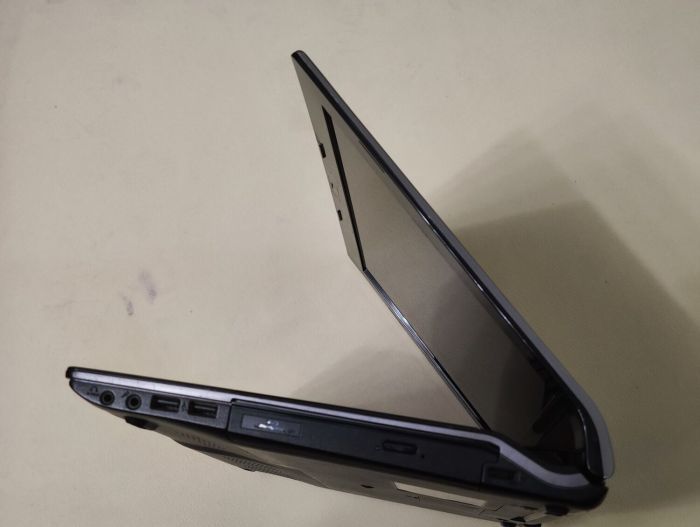 Ноутбук Asus N53SV / 15.6" (1366x768) TN / Intel Core i7-2670QM (4 (8) ядра по 2.2 - 3.1 GHz) / 8 GB DDR3 / 256 GB SSD / nVidia GeForce GT 540M, 2 GB GDDR3, 128-bit / WebCam / DVD-ROM б/в - зображення 6