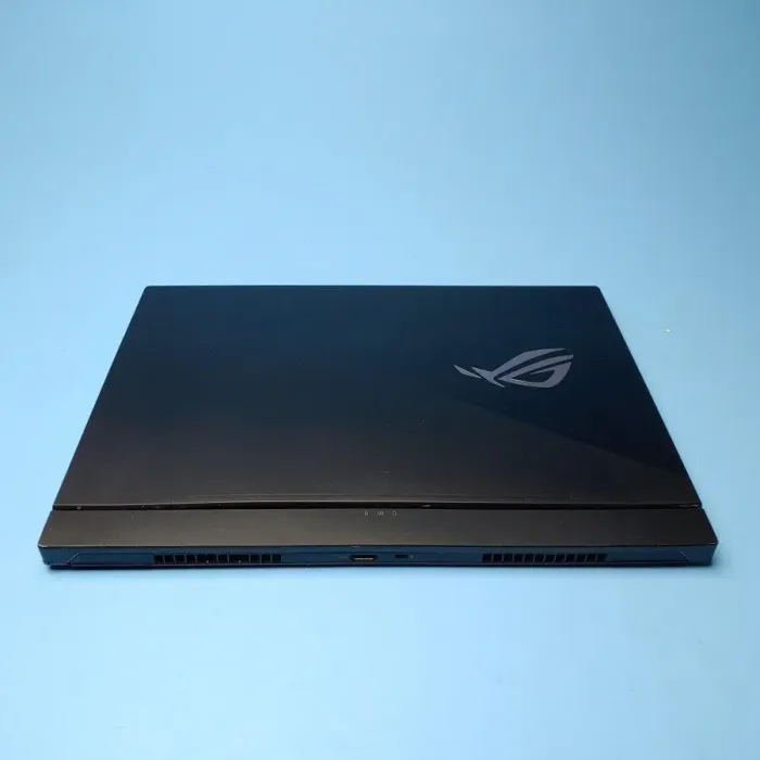 Ігровий ноутбук Asus ROG Zephyrus S GX531GW / 15.6" (1920x1080) IPS / Intel Core i7-8750H (6 (12) ядер по 2.2 - 4.1 GHz) / 16 GB DDR4 / 512 GB SSD / nVidia GeForce RTX 2070 Max-Q, 8 GB GDDR6, 256-bit / WebCam / Win 11 Home б/в - зображення 3