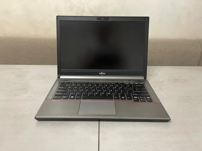 Ноутбук Fujitsu LifeBook E746 / 14" (1920x1080) IPS / Intel Core i7-6600U (2 (4) ядра по 2.6 - 3.4 GHz) / 16 GB DDR4 / 240 GB SSD / Intel HD Graphics 520 / DisplayPort б/в - зображення 5