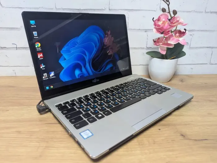 Ультрабук Б-клас Fujitsu LifeBook S937 / 13.3" (1920x1080) TN Touch / Intel Core i5-7300U (2 (4) ядра по 2.6 - 3.5 GHz) / 4 GB DDR4 / 128 GB SSD / Intel HD Graphics 620 / WebCam / Без АКБ б/в - зображення 6