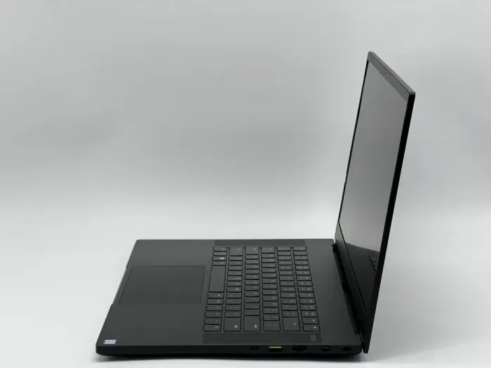 Ігровий ноутбук Б-клас Razer Blade 15 RZ09-03017E01 / 15.6" (1920x1080) IPS / Intel Core i7-9750H (6 (12) ядер по 2.6 - 4.5 GHz) / 32 GB DDR4 / 960 GB SSD / nVidia GeForce RTX 2070 Max-Q, 8 GB GDDR6, 256-bit / WebCam б/в - зображення 5