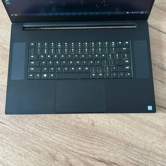 Ігровий ноутбук Б-клас Razer Blade 17 RZ09-0287 / 17.3" (1920x1080) IPS / Intel Core i7-9750H (6 (12) ядер по 2.6 - 4.5 GHz) / 16 GB DDR4 / 512 GB SSD NVMe / nVidia GeForce RTX 2080 Max-Q, 8 GB GDDR6, 256-bit б/в - зображення 7