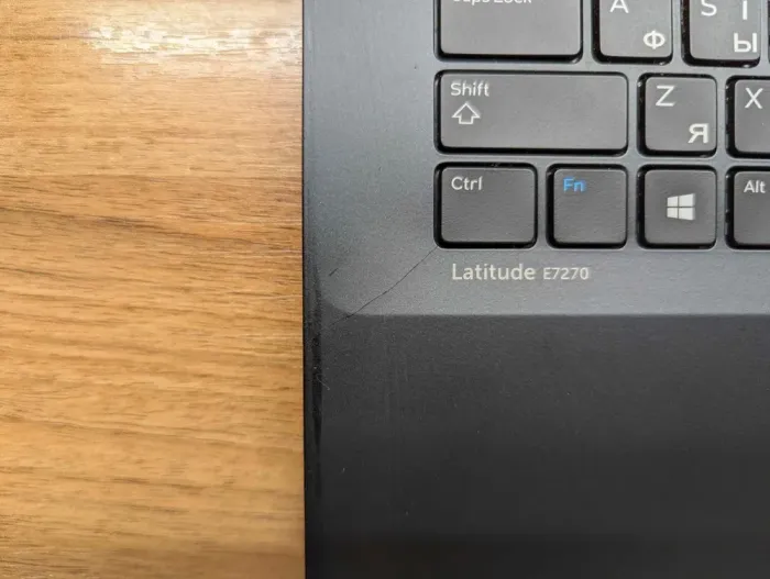 Нетбук Б-клас Dell Latitude E7270 / 12.5" (1366x768) TN / Intel Core i5-6300U (2 (4) ядра по 2.4 - 3.0 GHz) / 8 GB DDR4 / 240 GB SSD / Intel HD Graphics 520 / WebCam / HDMI / Windows 10 б/в - зображення 3